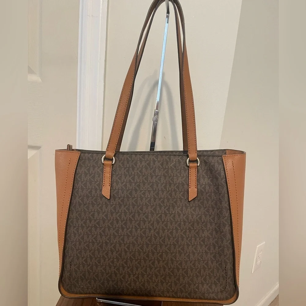 Michael Kors Sylvia Top Zip Brown MK BRN/Luggage Medium Tote - NWT